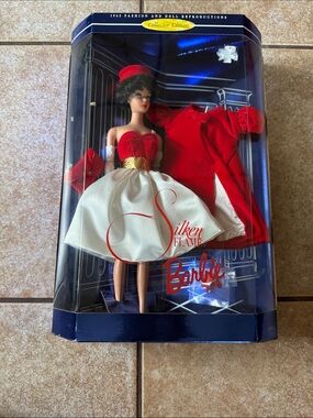 1997 Barbie Collector Edition -Silken Flame Barbie
